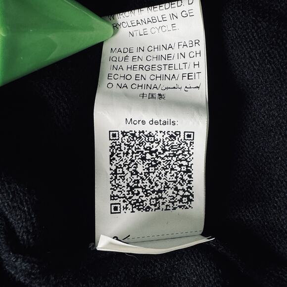 Skull Knit Sleeveless Sweater Vest Women’s 1X Long Black White Gothic Emo Preppy - Picture 7 of 7